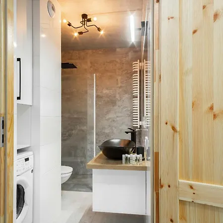 Daire Functional Apartment With Parking In Warsaw'S Wola District By Noclegi Renters